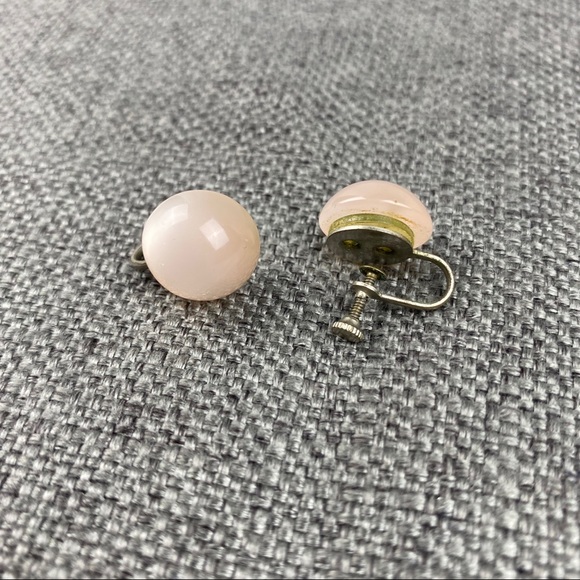 Vintage Light Pink Cats Eye Screw Back Earrings - Picture 5 of 6